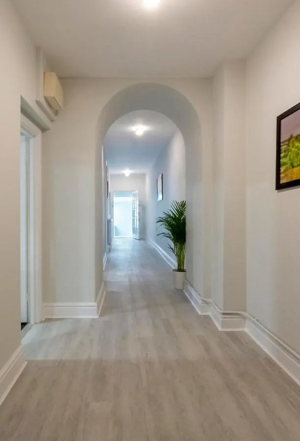 Free Parking! Very Large 2 Bedroom Clifton Flat Bristol Apartment