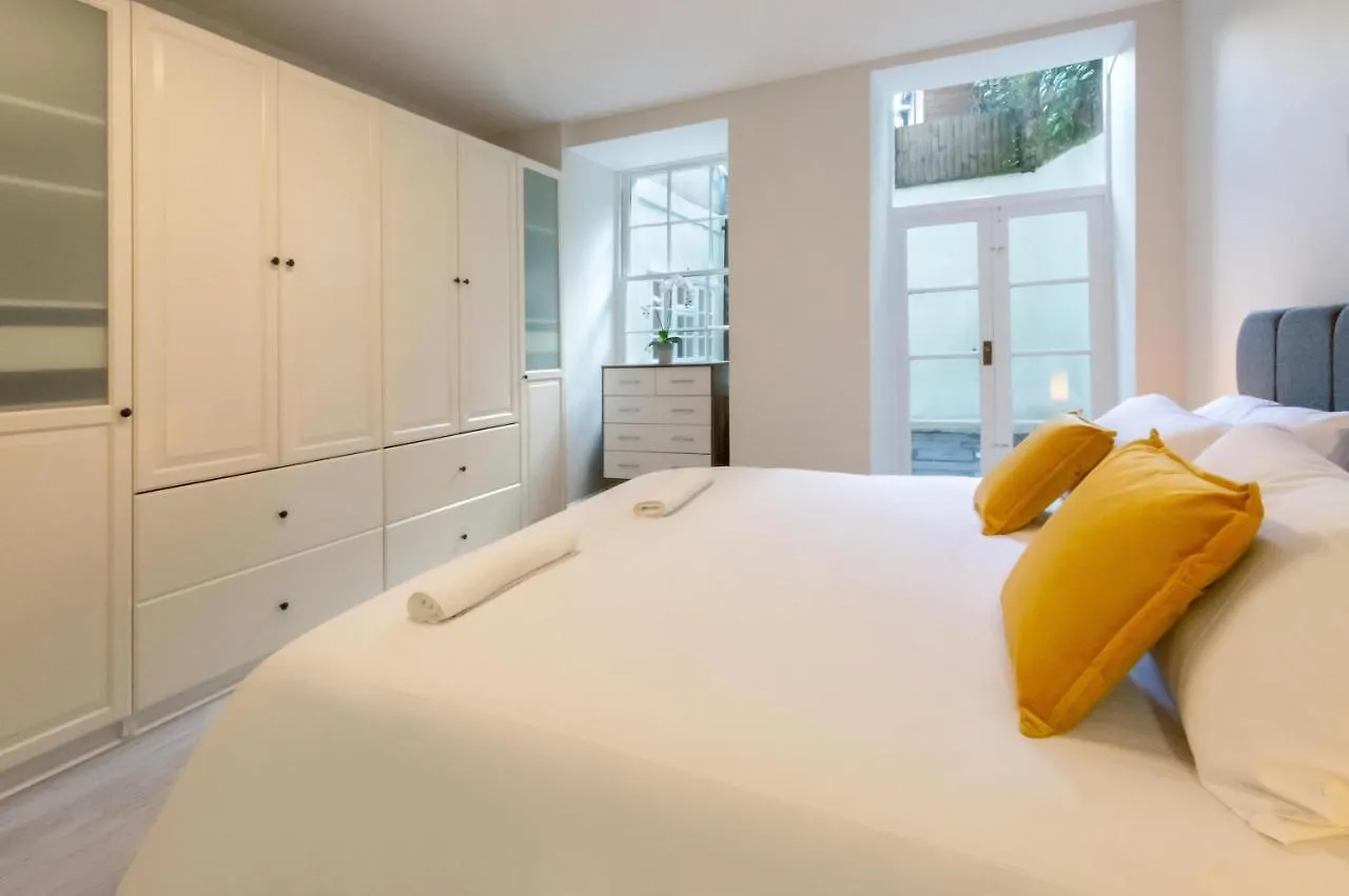 Apartment Free Parking! Very Large 2 Bedroom Clifton Flat Bristol