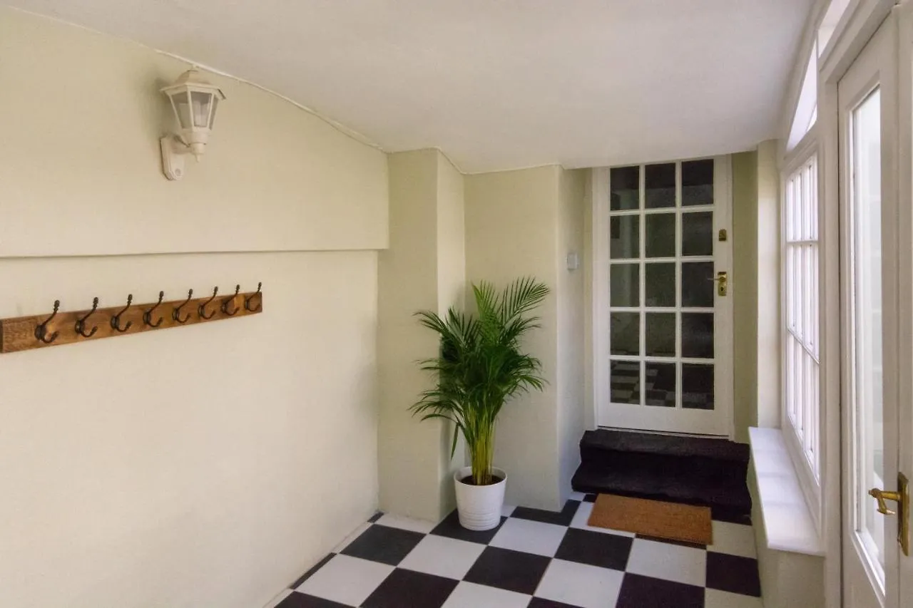 Free Parking! Very Large 2 Bedroom Clifton Flat Bristol