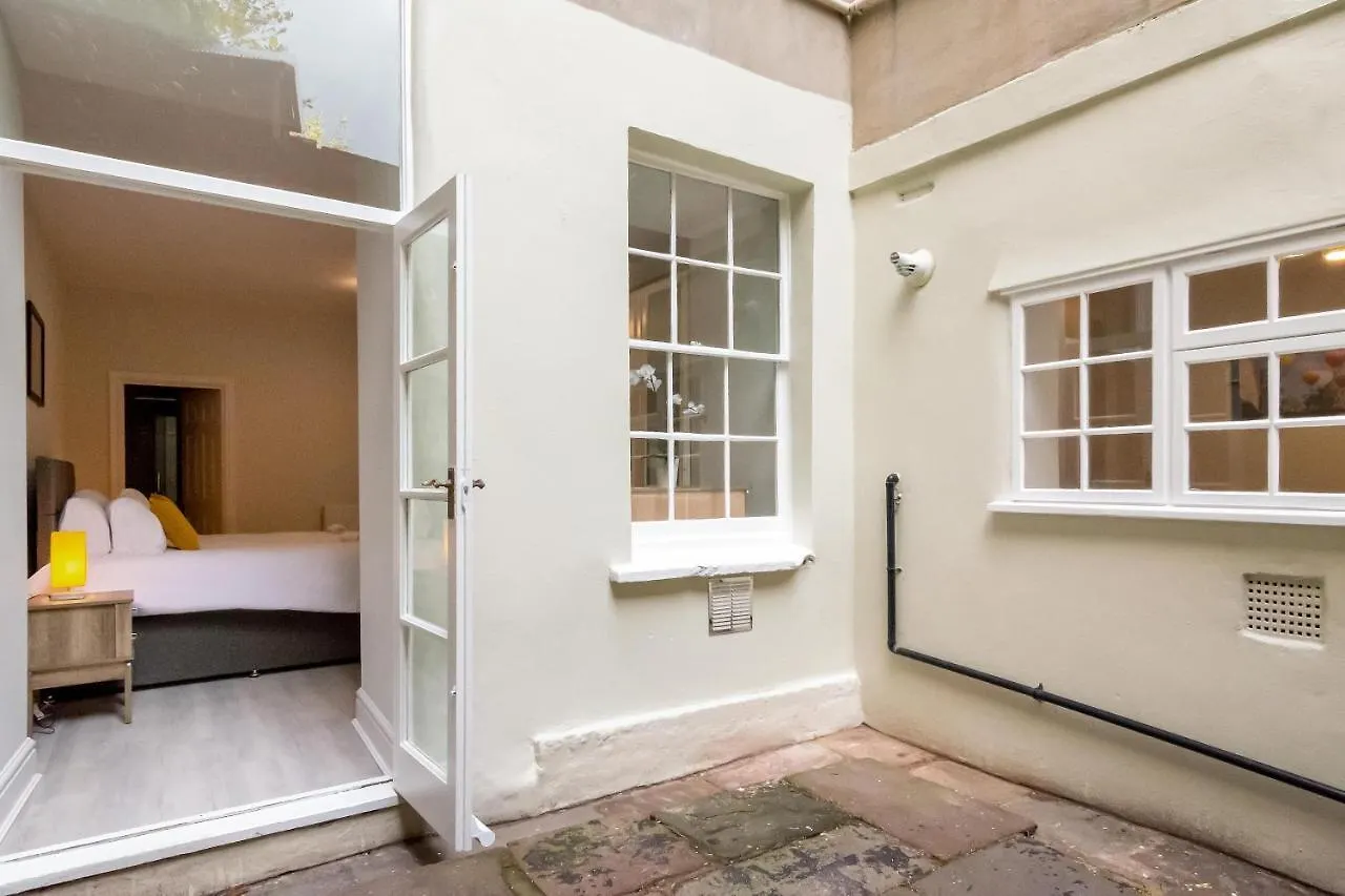 Apartment Free Parking! Very Large 2 Bedroom Clifton Flat Bristol United Kingdom