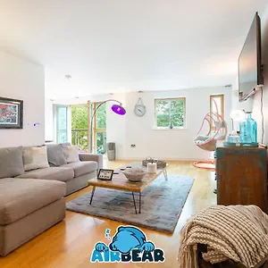 Apartment Large Boutique Harbourside Apartment - Football Table (Adults Only), Bristol